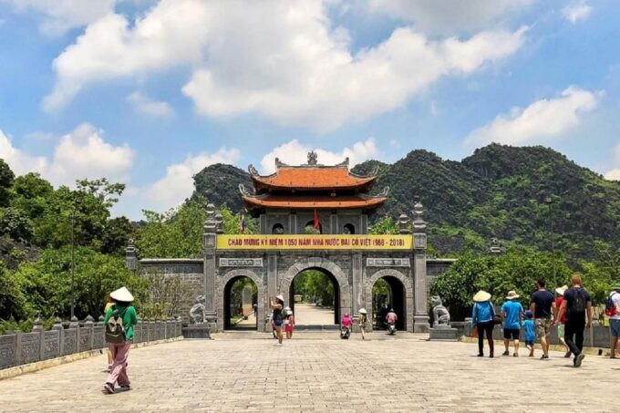 From Ha Noi: Hoa Lu, Tam Coc & Mua Caves Full-Day Trip - Mua Cave Exploration