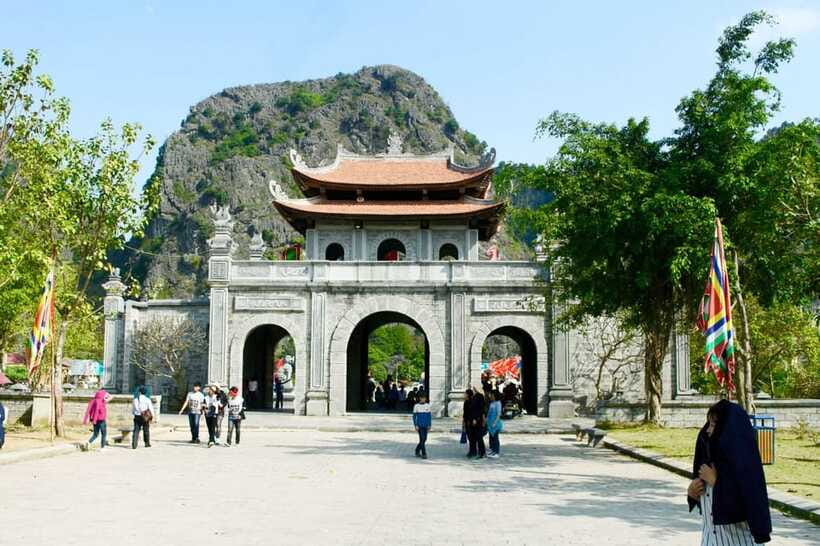 From Ha Noi: Hoa Lu, Trang An, Mua Cave Tour Daily Full Day - Mua Mountain: Climbing for Views