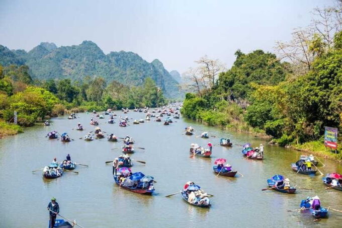 FROM HA NOI: PERFUME PAGODA FULL DAY GROUP TOUR - Local Cuisine Experience