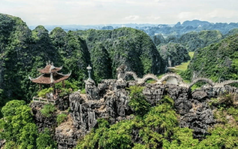 From Hanoi: Bai Dinh, Trang An, and Mua Cave Day Tour - Traditional Sampan Boat Ride