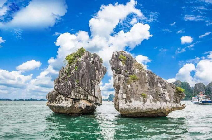 From Hanoi: Ha Long Bay 1 Day Tour With A Small Group - Dining Experience on Board