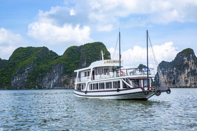 From Hanoi: Ha Long Bay Save-Cost Tours - Big & Small Groups - Cruise Experience and Highlights