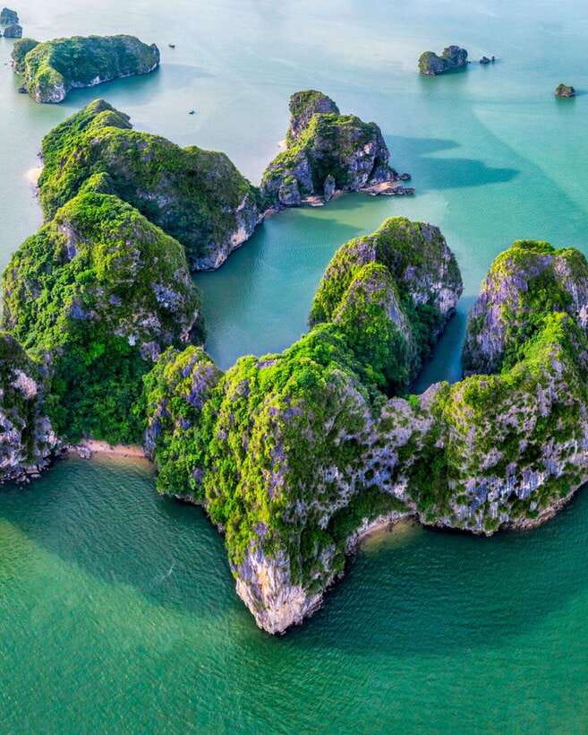 From Hanoi: Halong Bay Cruise With Cave Visit and Lunch - Experience the Beauty of Halong Bay
