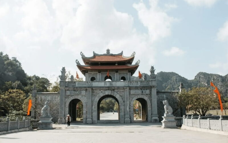 From Hanoi: Hoa Lu, Tam Coc, and Mua Cave Day Trip - Key Points
