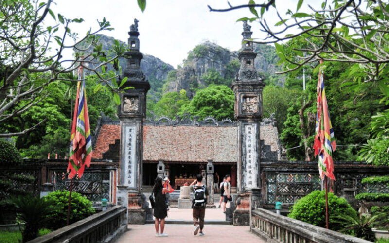 From Hanoi: Hoa Lu, Tam Coc, and Mua Cave Day Trip - Itinerary Highlights