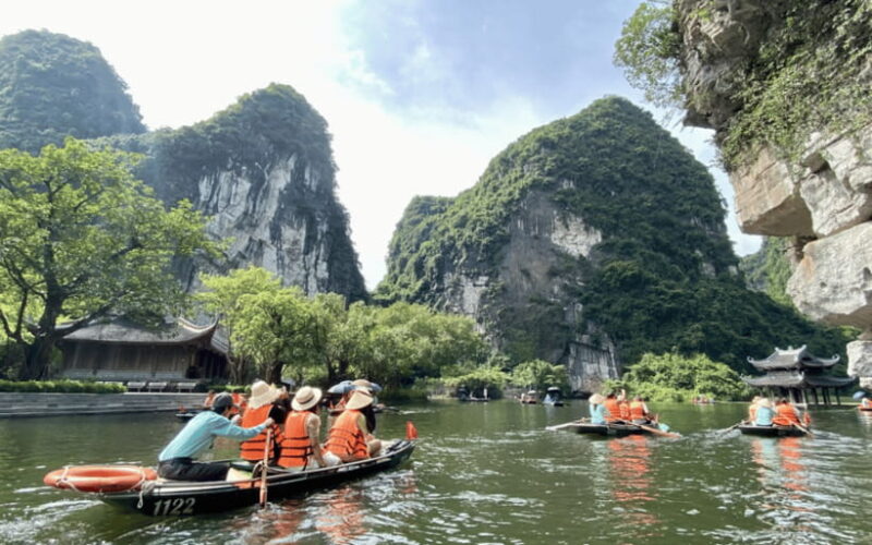 From Hanoi: Hoa Lu, Tam Coc, and Mua Cave Day Trip - Adventure at Mua Cave