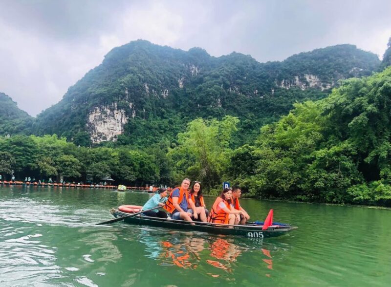 From Hanoi: Hoa Lu, Trang An Boat, Mua Cave Hiking-Day Trip - Hoa Lu: Ancient Capital
