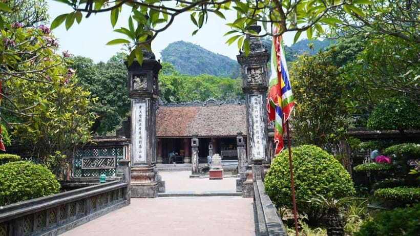 From Hanoi: Ninh Binh, Hoa Lu, Tam Coc & Mua Cave Day Tour - Tam Coc Boat Ride Experience