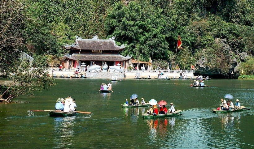 From Hanoi: Perfume Pagoda Tour and Quang Phu Cau 1 Day - Key Points