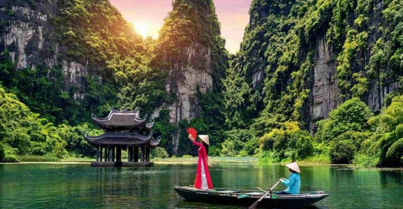 From Hanoi: Private Tour Ninh Binh- Hoa Lu, Tam Coc/Trang An - Trang An Boat Ride