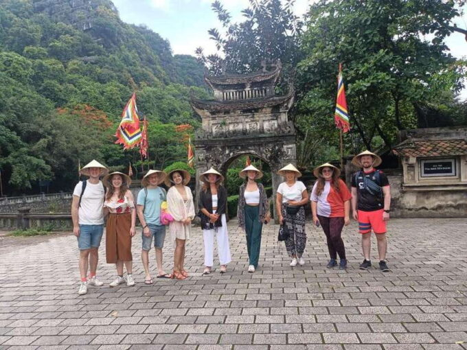 From Hanoi: Trang An, Hoa Lu, Mua Cave 1 Day Tour - Tips for a Smooth Experience