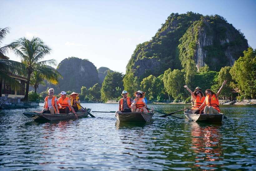 From Hanoi: Trang An, Hoa Lu & Mua Cave Full-Day Luxury Tour - Mua Cave