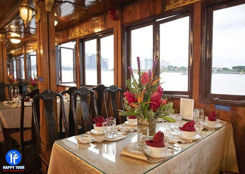 From HCM: Dinner on Cruise Along Saigon River - Amenities and Features of the Cruise