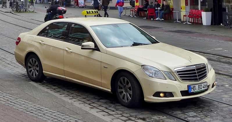 From Hikkaduwa/Galle Transfer to Colombo Airport (CMB) - Driver and Safety