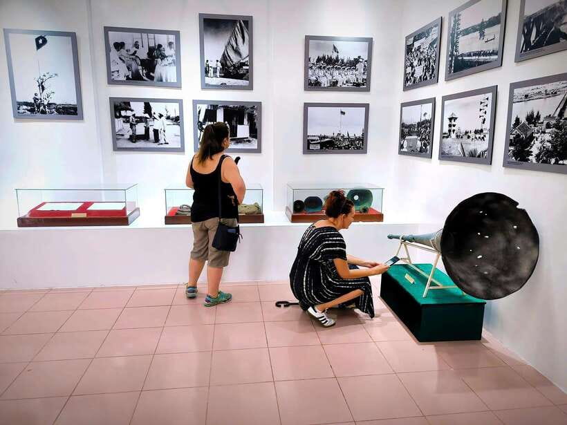 From Hue: DMZ Tour to Vinh Moc Tunnel Half-Day - Hien Luong Bridge and Ben Hai River