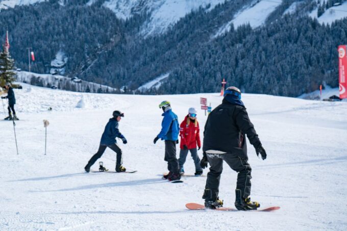 From Interlaken: Grindelwald Beginners Snowboarding Lesson - Exploring the Bodmi Beginner Slopes