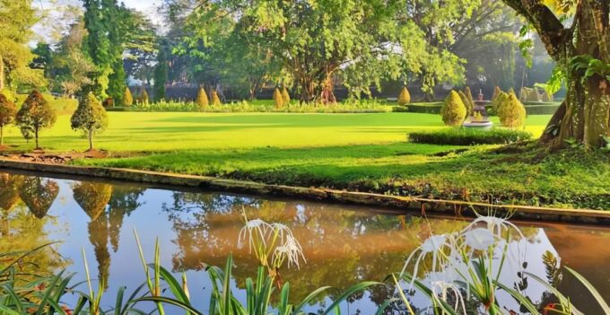 From Jakarta : Botanical Garden, Waterfalls, Natural Views - Enjoying Local Cuisine
