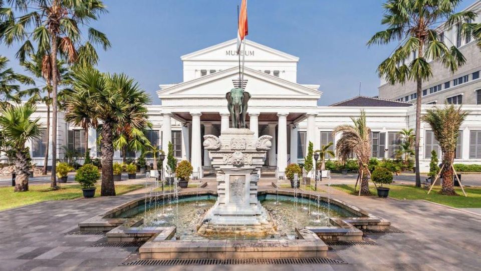 From Jakarta Port: Cultural and Historical City Tour - National and Wayang Museums
