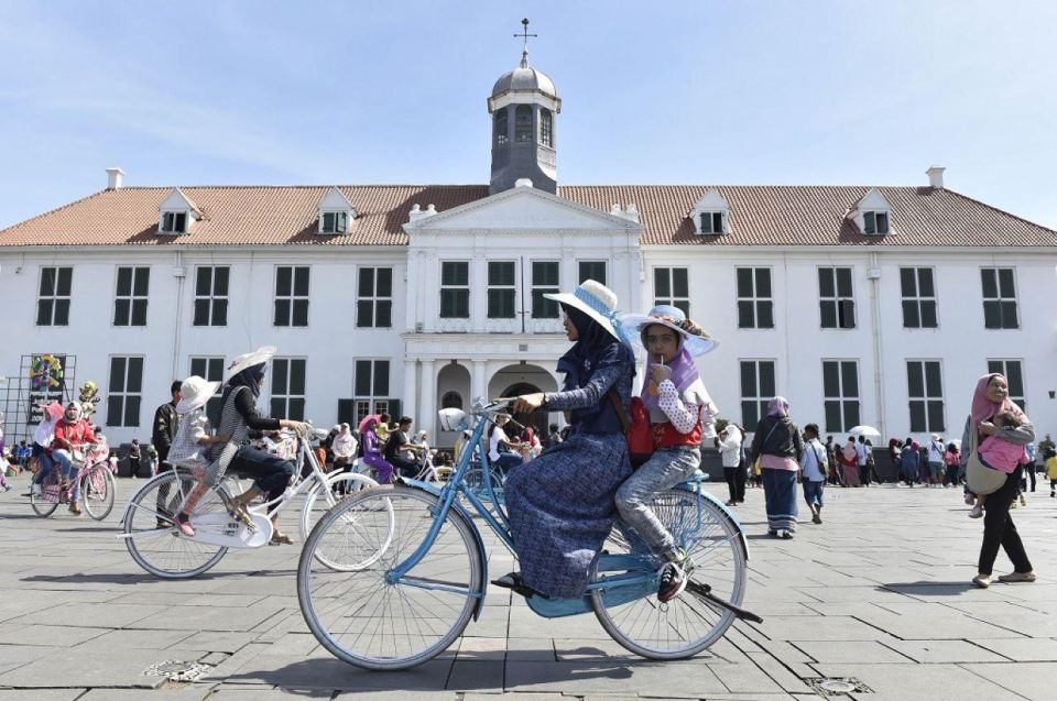 From Jakarta Port: Cultural and Historical City Tour - Cultural and Culinary Immersion