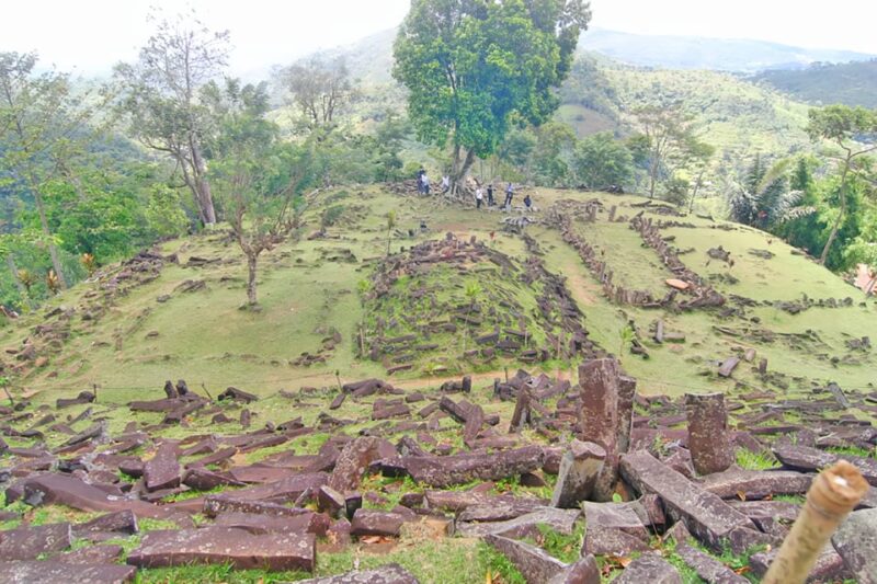 From Jakarta : Prehistoric Mount Padang - Site Description