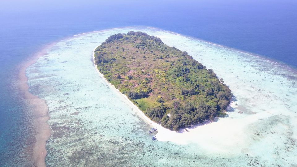 From Jepara: Karimunjawa Archipelago 3-Day Snorkeling Tour - Itinerary Day 2