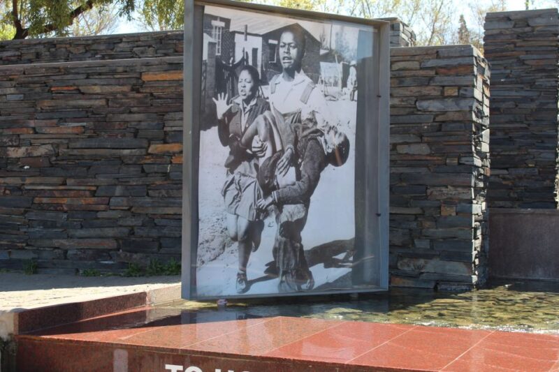 From Johannesburg: Pretoria, Soweto & Apartheid Museum Tour - Itinerary Highlights