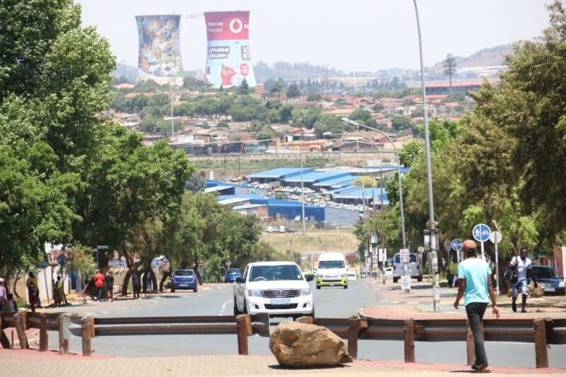From Johannesburg: Pretoria, Soweto & Apartheid Museum Tour - Apartheid Museum Highlights
