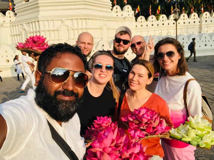 From Kaluthara/Wadduwa : Kandy Privet Full Day Tour - Good To Know