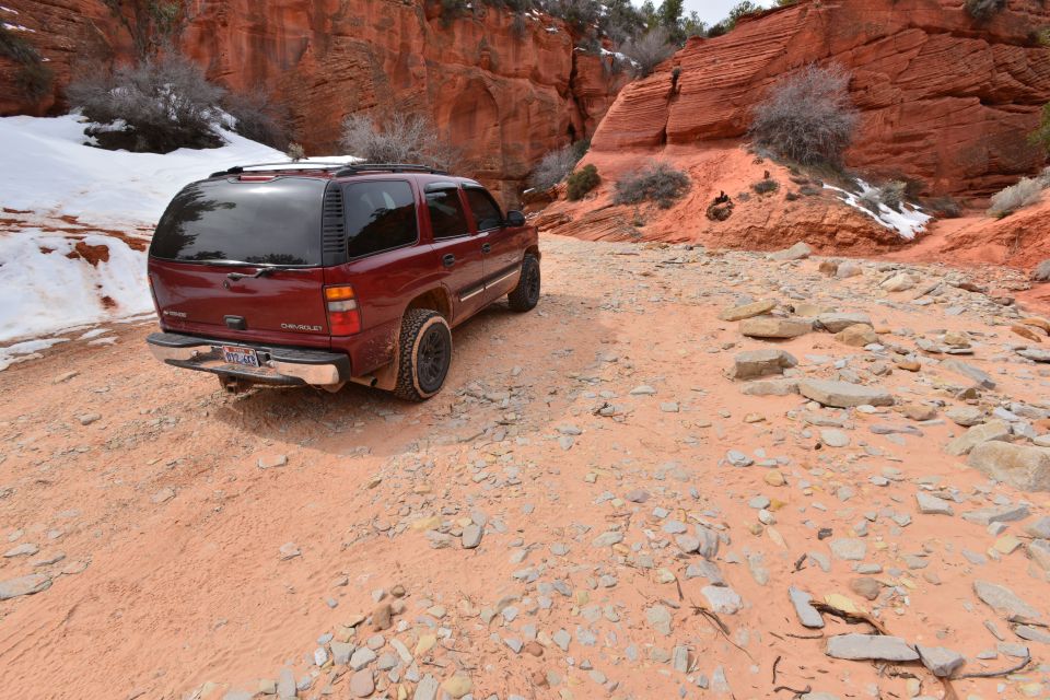 From Kanab: 3-Hour Peek-a-Boo Slot Canyon Hiking Tour - Highlights of the Hike