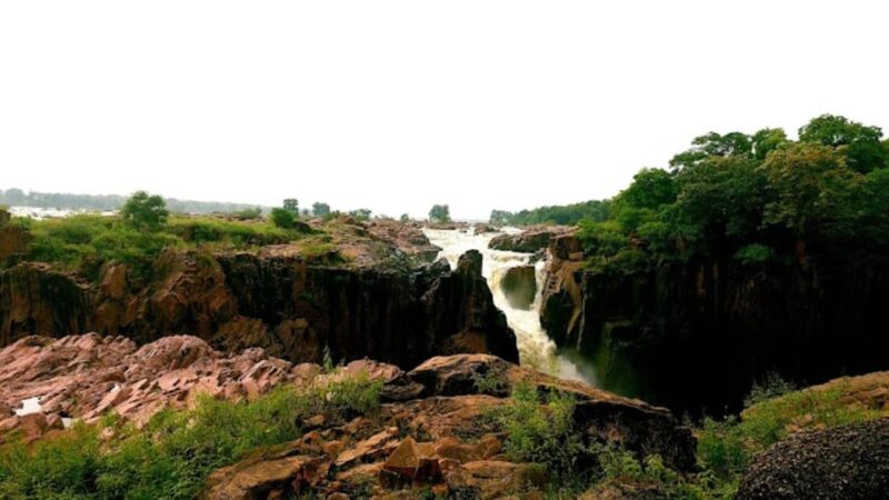 From Khajuraho: Private Guided Temple Tour With Waterfall - Important Information