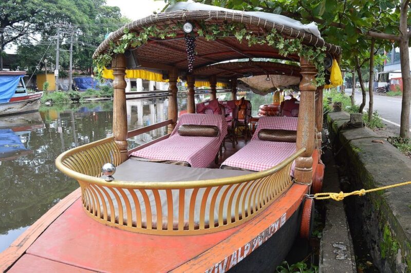 From Kochi Port: Backwater Canoe and Fort Kochi Tour - Fort Kochi Attractions