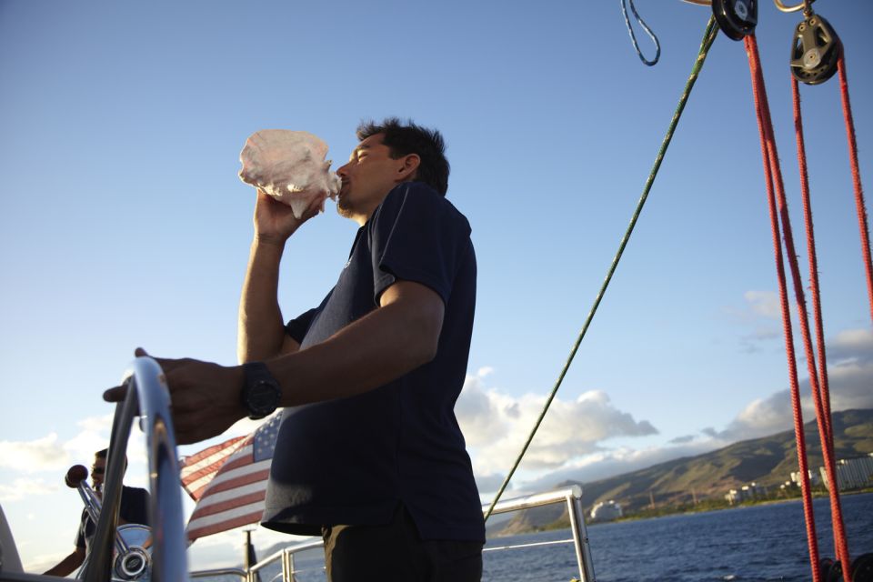 From Kona: Honokohau Sunset Boat Trip With Drinks and Snacks - Key Points