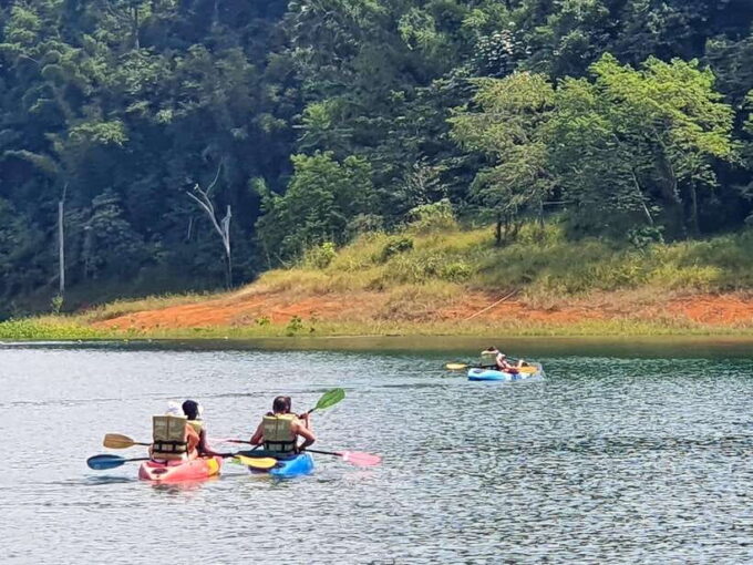 From Krabi: Cheow Lan Lake Day Trip With Lunch at Rafthouse - Exploring Cheow Lan Lake and Limestone Mountains
