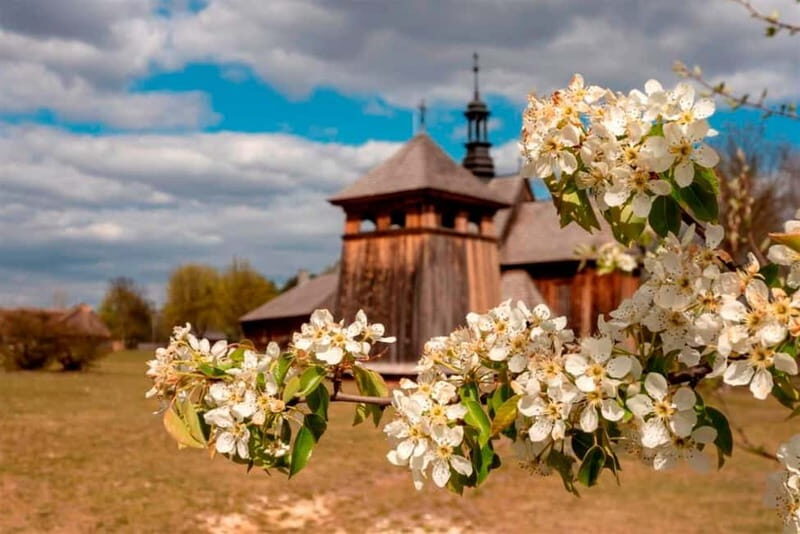 From Krakow: Ethnographic Park in Tokarnia - Key Points