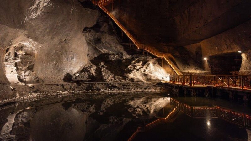 From Krakow: Wieliczka Salt Mine Guided Tour & Transfer - The Itinerary: A Compressed Journey into Salt and History