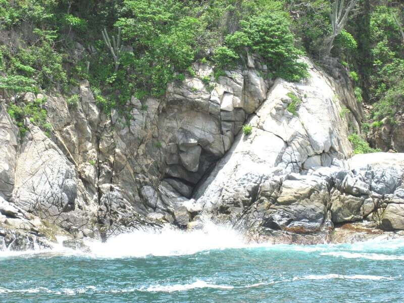 From La Crucecita: Private Huatulco 7 or 5 Bays Boat Trip - The Value of a Private Boat Tour