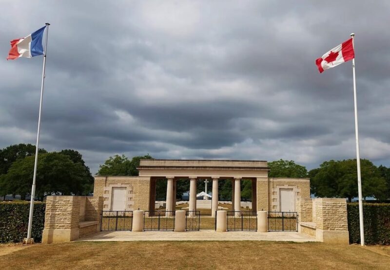 From Le Havre: D-Day Normandy and Canadian Experience Tour - Visiting the Juno Beach Centre
