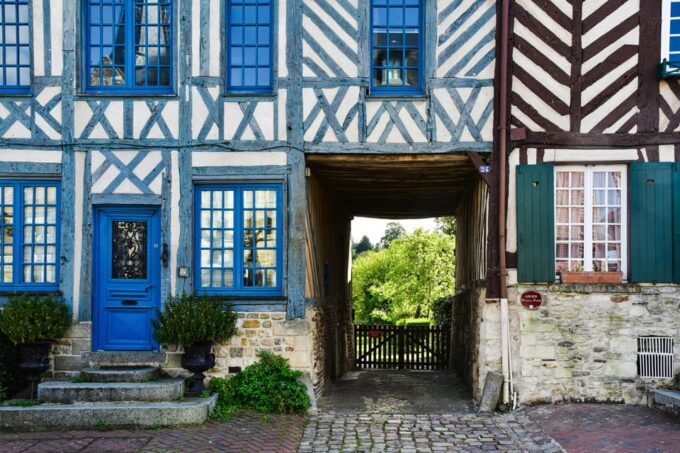 From Le Havre: Deauville and Honfleur Private Day Trip - Exploring the Charming Town of Honfleur