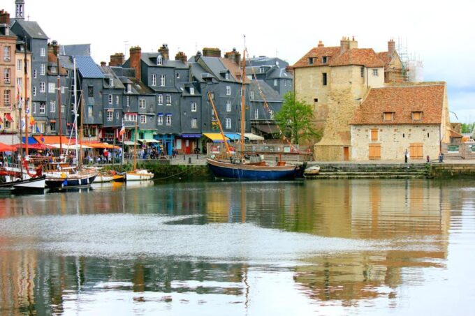 From Le Havre: Deauville and Honfleur Private Day Trip - Discovering the Upscale Allure of Deauville