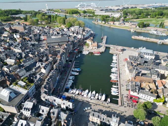 From Le Havre: Seaside Charms Honfleur and Deauville - Hassle-free Transfer