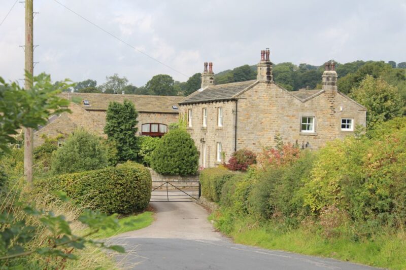 From Leeds: Yorkshire Dales Emmerdale Locations Bus Tour - Customer Reviews and Ratings