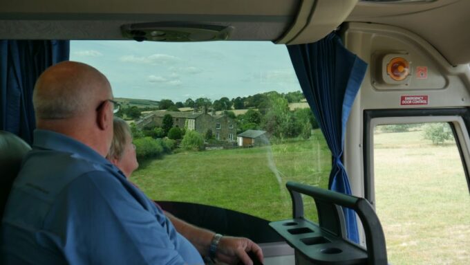 From Leeds: Yorkshire Dales Emmerdale Locations Bus Tour - Traveler Experiences