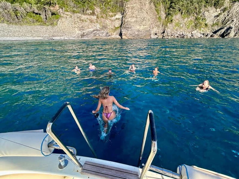 From Levanto and Monterosso: Guided Cinque Terre Boat Cruise - An In-Depth Look at the Guided Cinque Terre Boat Cruise