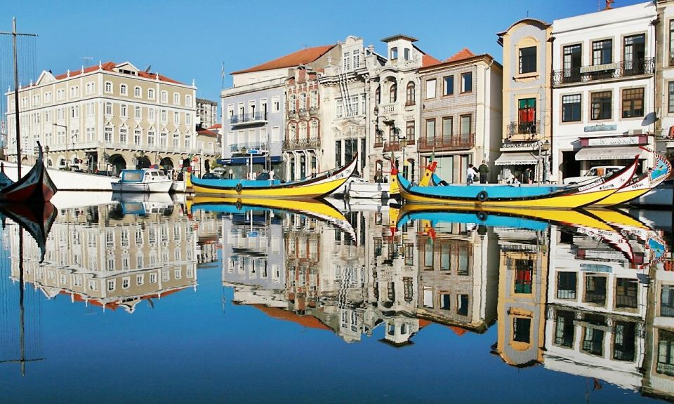 From Lisbon: Aveiro, Moliceiro Boat and Coimbra Tour - Discovering Costa Nova Beach