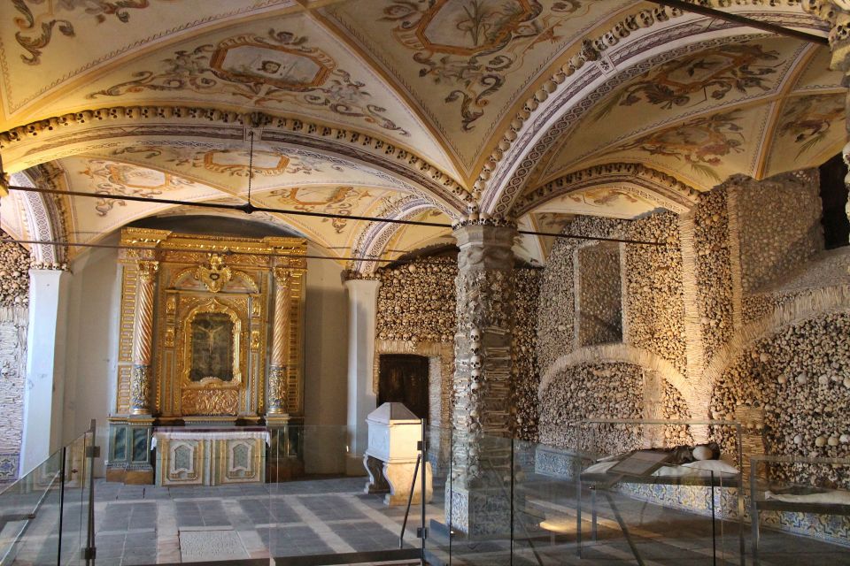 From Lisbon: Évora Private Historic Discovery Tour - Medieval Cathedral of Évora