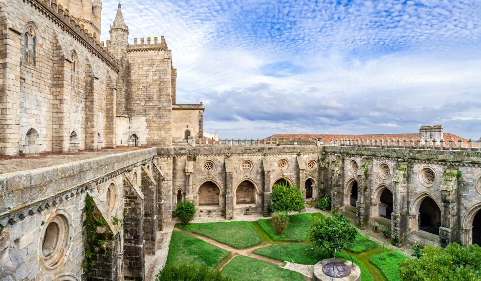 From Lisbon: Full Day Évora Tour With Lunch - Roman Temple of Évora