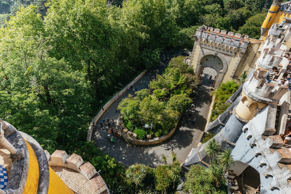 From Lisbon: Sintra and Cascais Small Group Full-Day Tour - Scenic Photo Stops