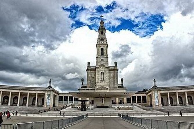 From Lisbon to Fátima, Batalha, Nazaré, and Óbidos Full Day Private Tour - Included Amenities