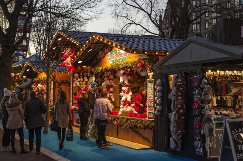 From London: Salisbury and Winchester Christmas Markets Tour - An Authentic Christmas Experience in Wiltshire