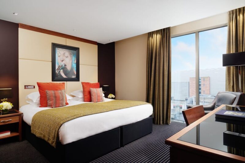 From London: The Beatles Tour with Overnight Stay in - Who Will Love This Tour?
